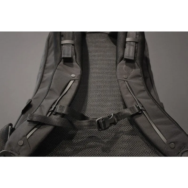 Alchemy Equipment AEL005 25L Softshell Daypack | Black Wax