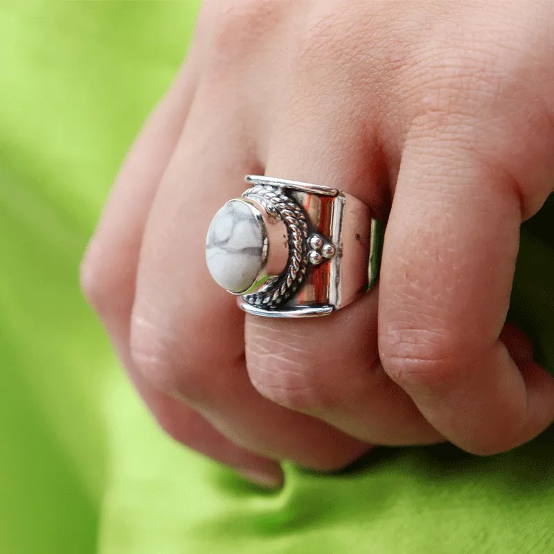 Meila Howlite Silver Saddle Ring