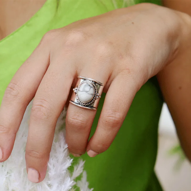 Meila Howlite Silver Saddle Ring