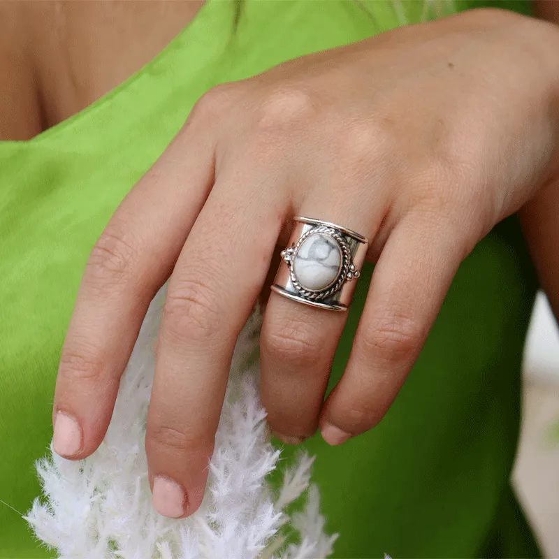 Meila Howlite Silver Saddle Ring