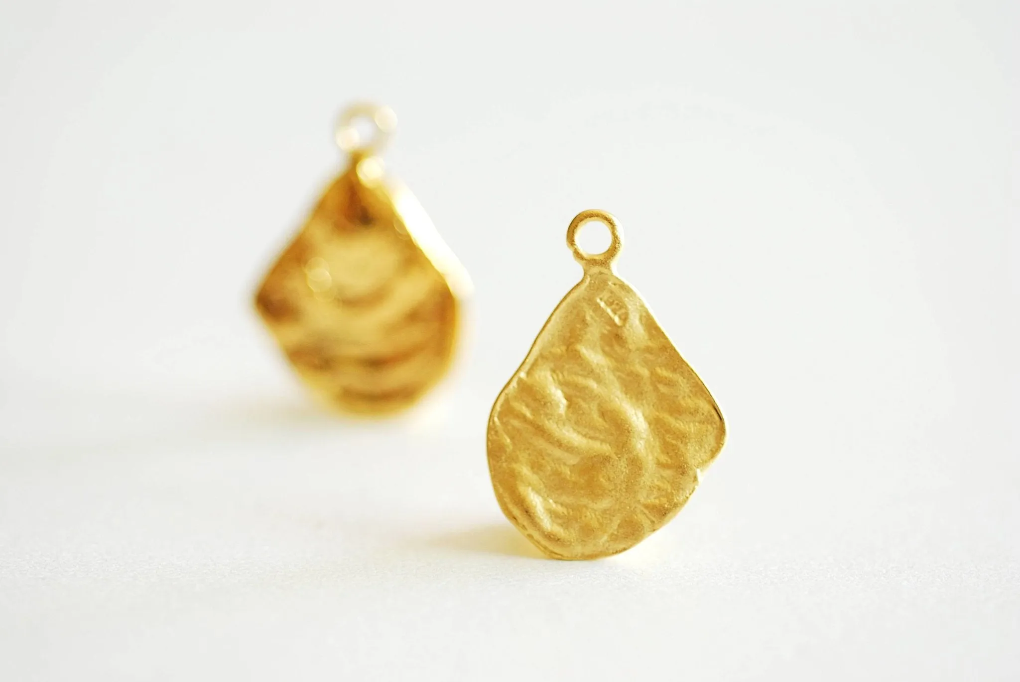 Pink Rose Wholesale Gold Oyster Charm, Gold Seashell Charm, Shell Charm, Oyster Charm, Beach Charm, Clam Shell, Shell Charm, Mussel Shell, Ocean, 373