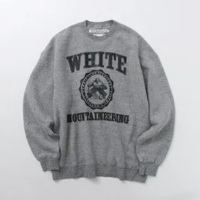 WHITE MOUNTAINEERING（ホワイトマウンテニアリング） カレッジロゴ スウェット